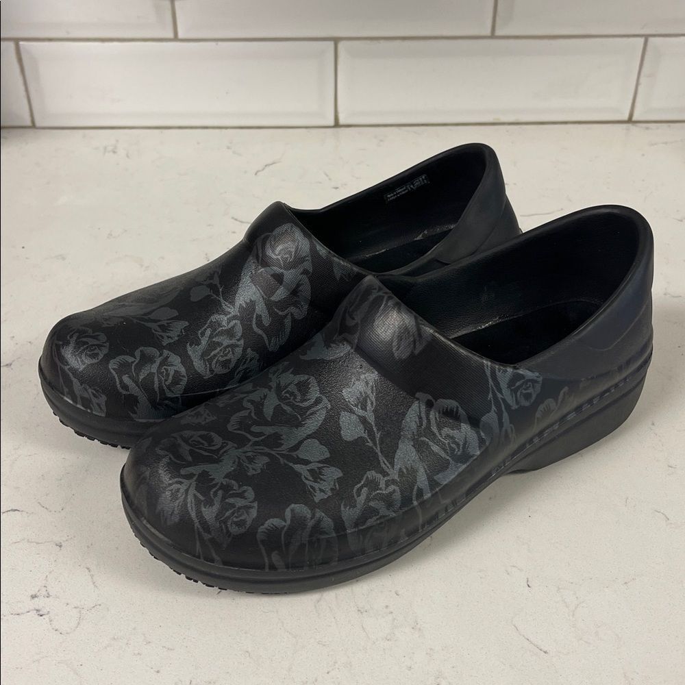 WOMENβS NERIAβPRO II WORK CLOG SIZE 8 Floral Black